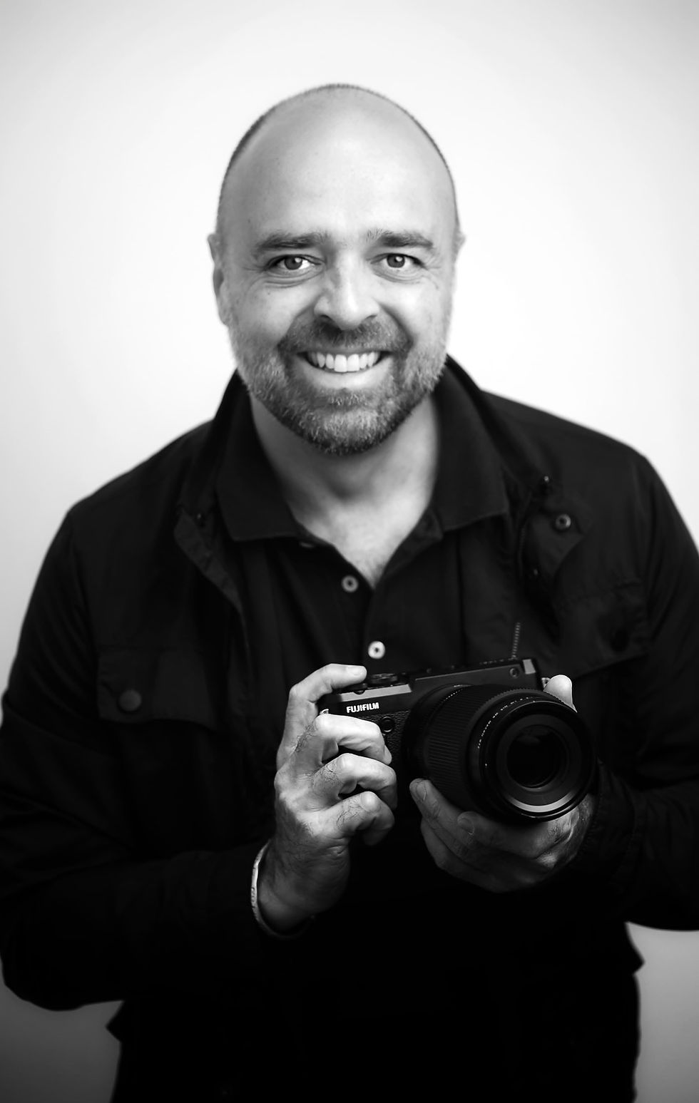 foto-retrato-namour-filho-em-preto-e-branco.jpeg