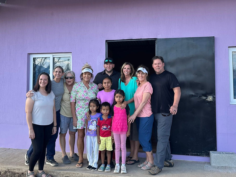 group photo of missions trip in guatemala