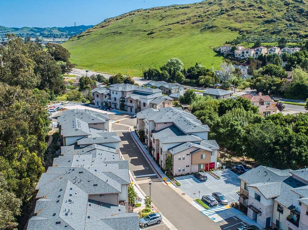 Aerial view of entire Twin Creeks Apartments in San Luis Obispo