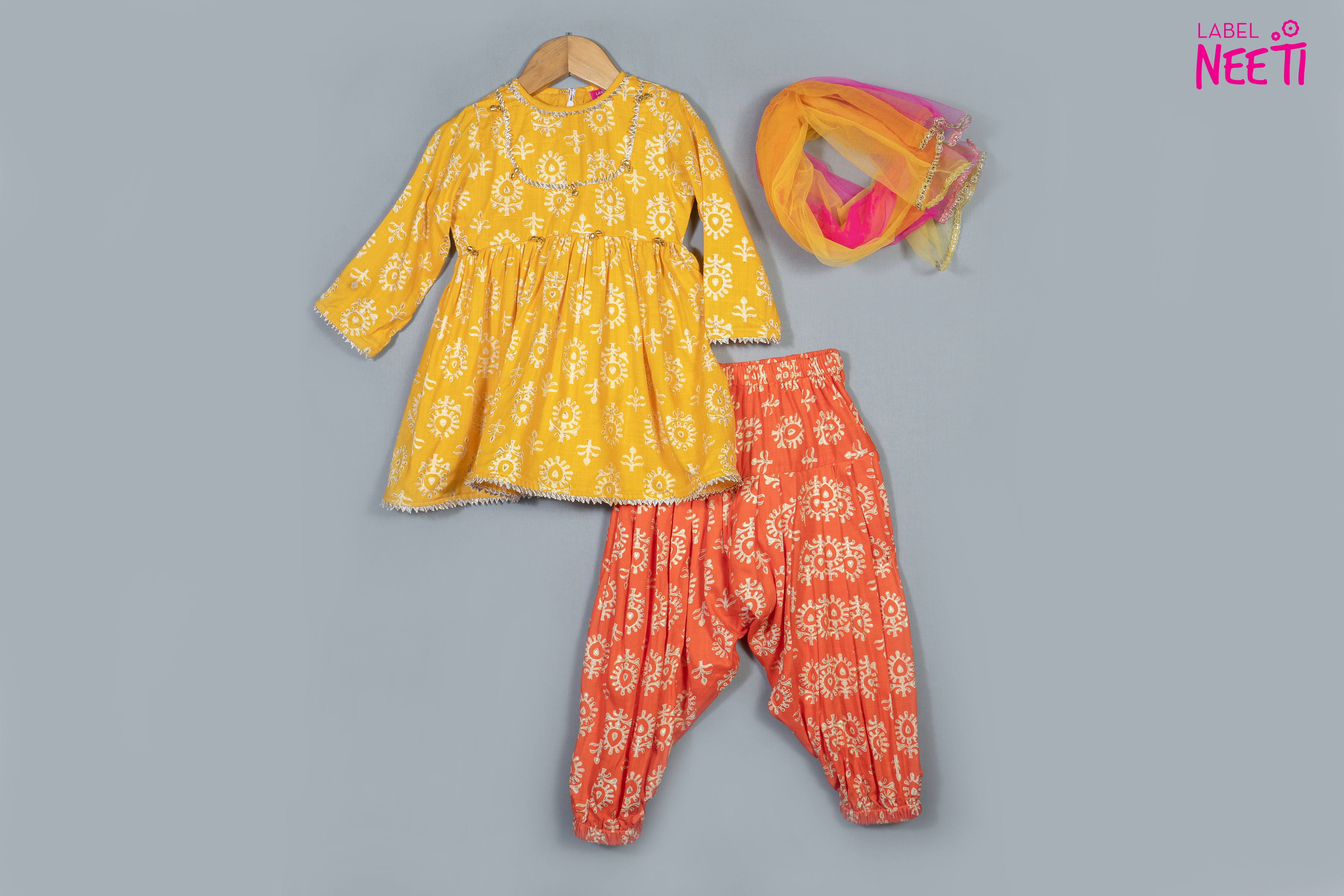 مجموعة باتيالا برتقالية صفراء