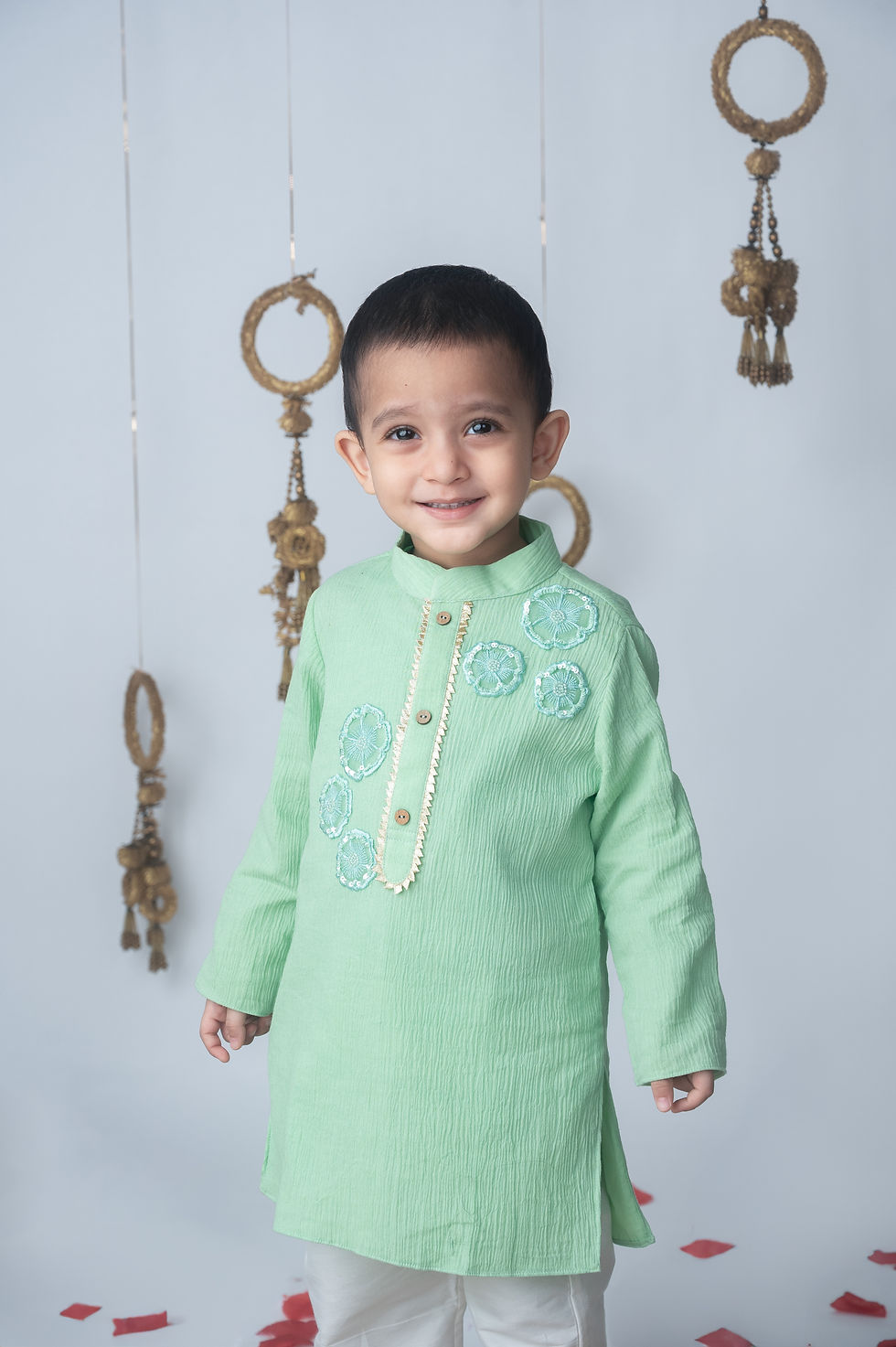 الصورة المصغرة: Pista Green Embroidered Kurta Set with White Pants