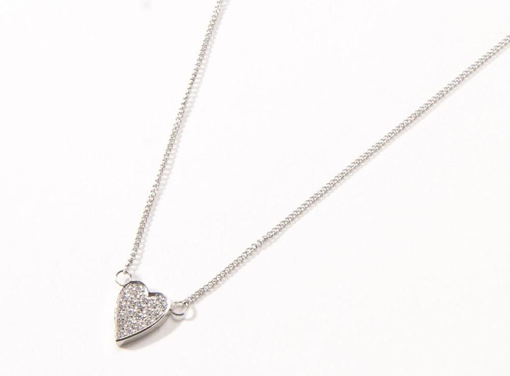 Diamond-studded mini heart necklace