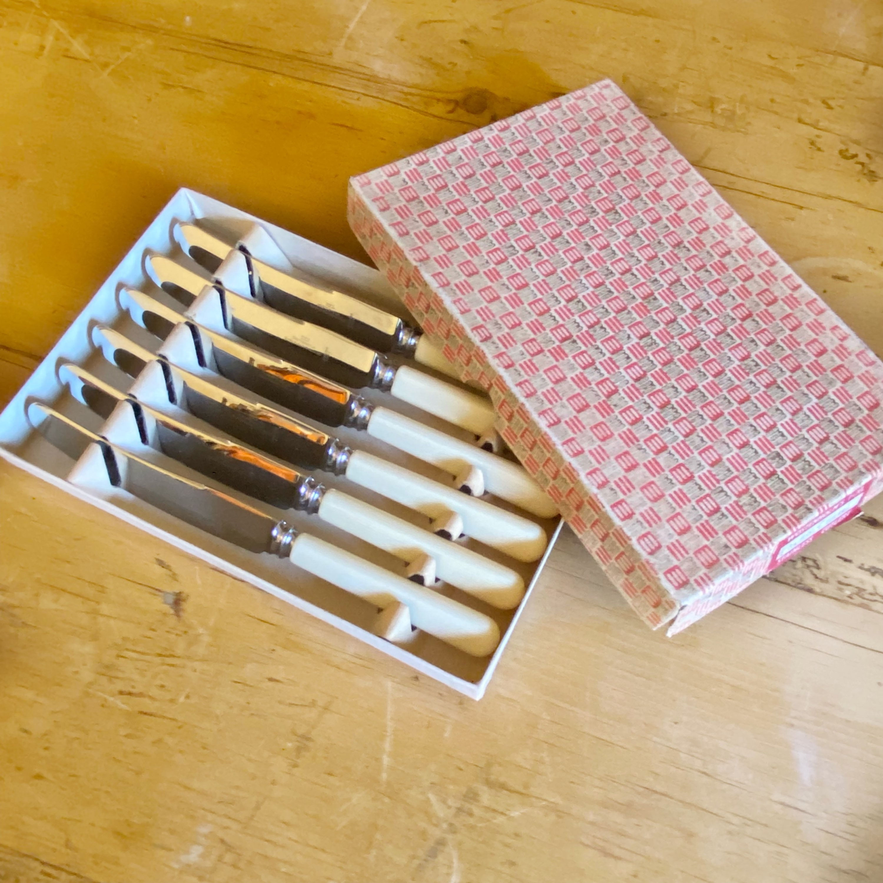 Vintage Sheffield Made Tea/Butter Knives 