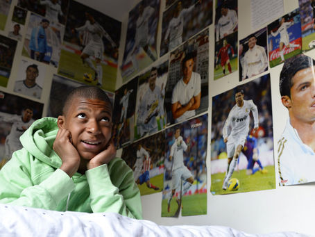 Information comique: la liste du Ballon d'or 2024 avec Mbappé mais sans C.Ronaldo (132 buts en 214 matchs avec le Portugal)