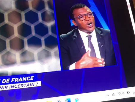 Desailly vole au secours de Deschamps, au détriment de Zidane. L'esprit 1998 c'est du pipeau !