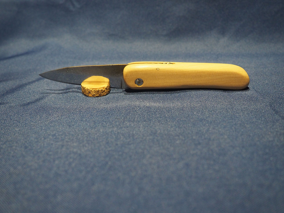 Couteau pliant en mélèze