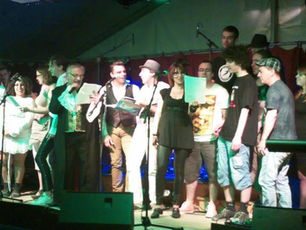 Le single 3 titres "Solidaire" qui sera enregistré par un collectif d'artistes et vend