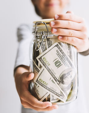 kid-save-money-put-money-in-a-piggy-bank-2024-12-06-09-40-30-utc.jpg