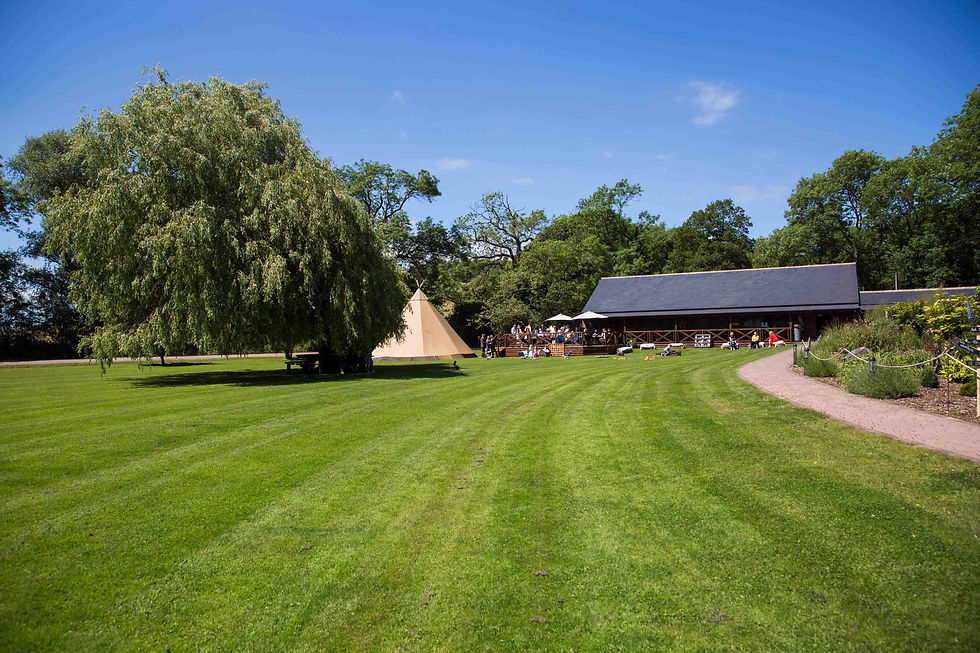 Stunning green lawns for a summer wedding at Whinstone View
