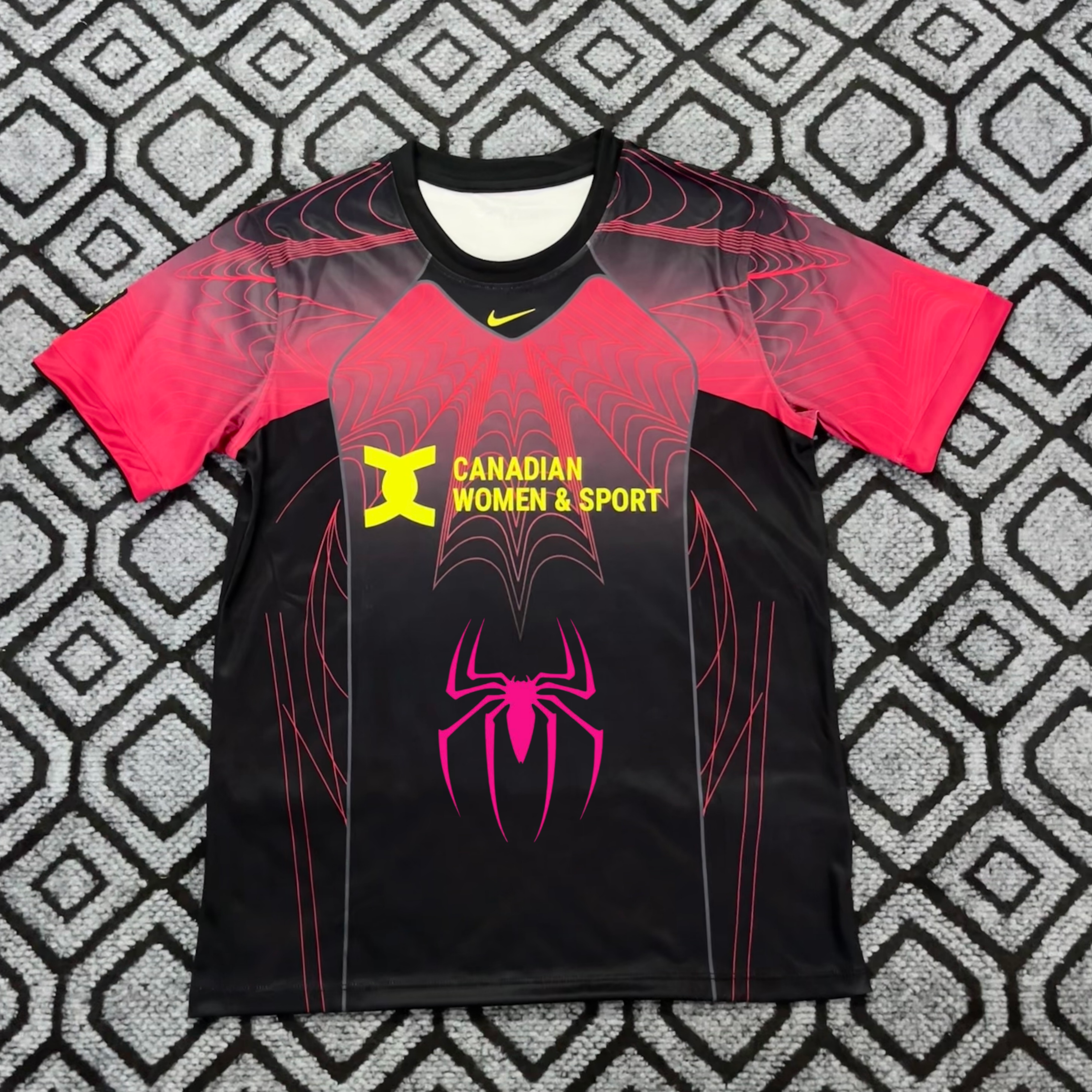 Equipación Canadá x Spidergwen