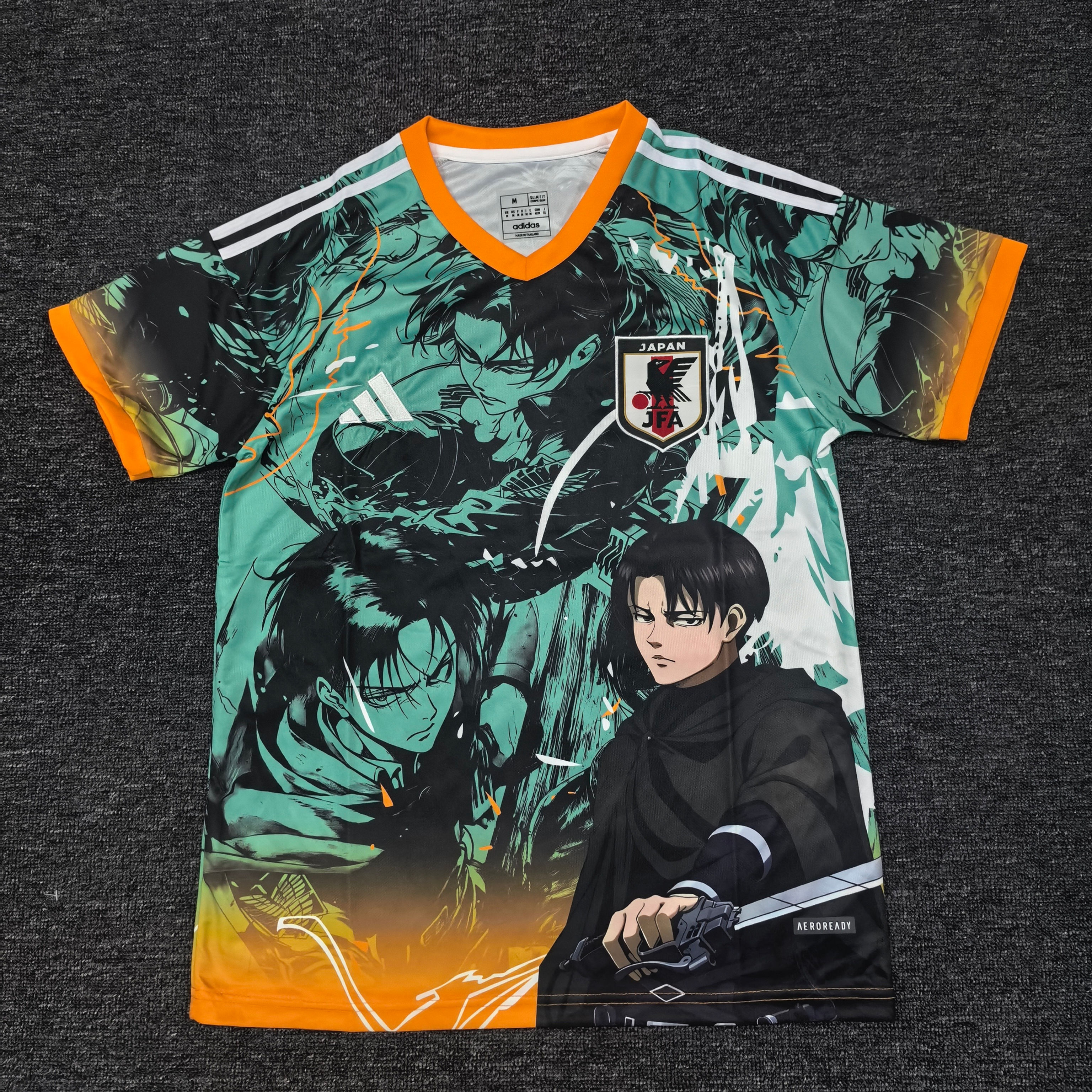 Camiseta especial Japón x Ataque a los titanes Levi