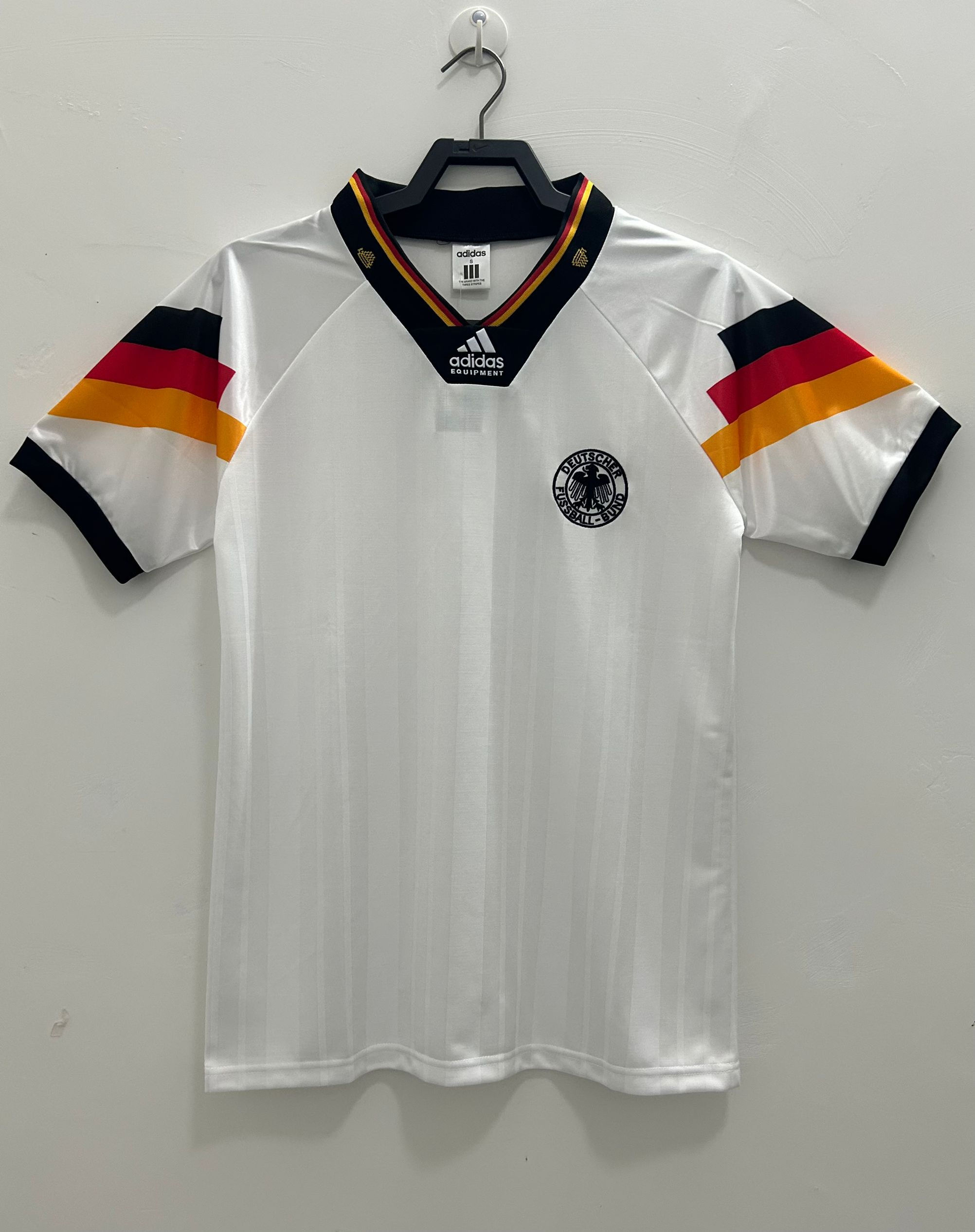 1ºEquipación retro Alemania 1992