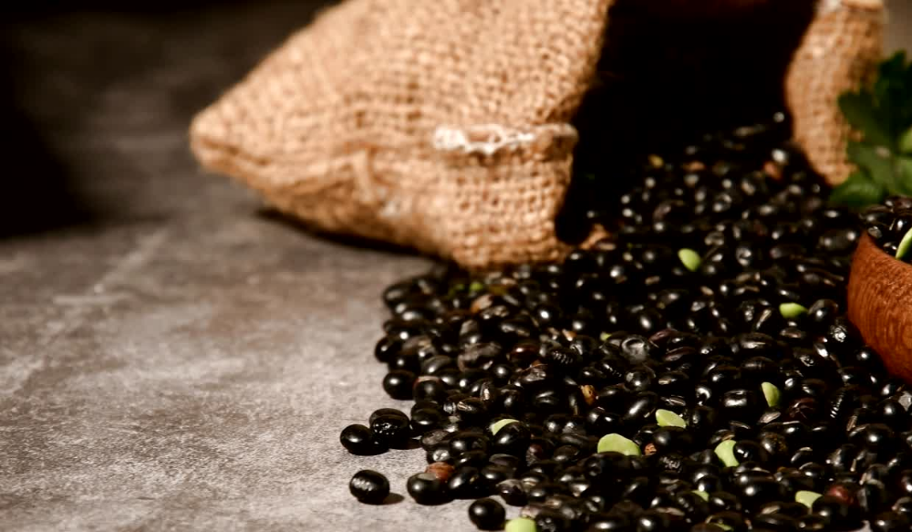 Idiom Spill the beans