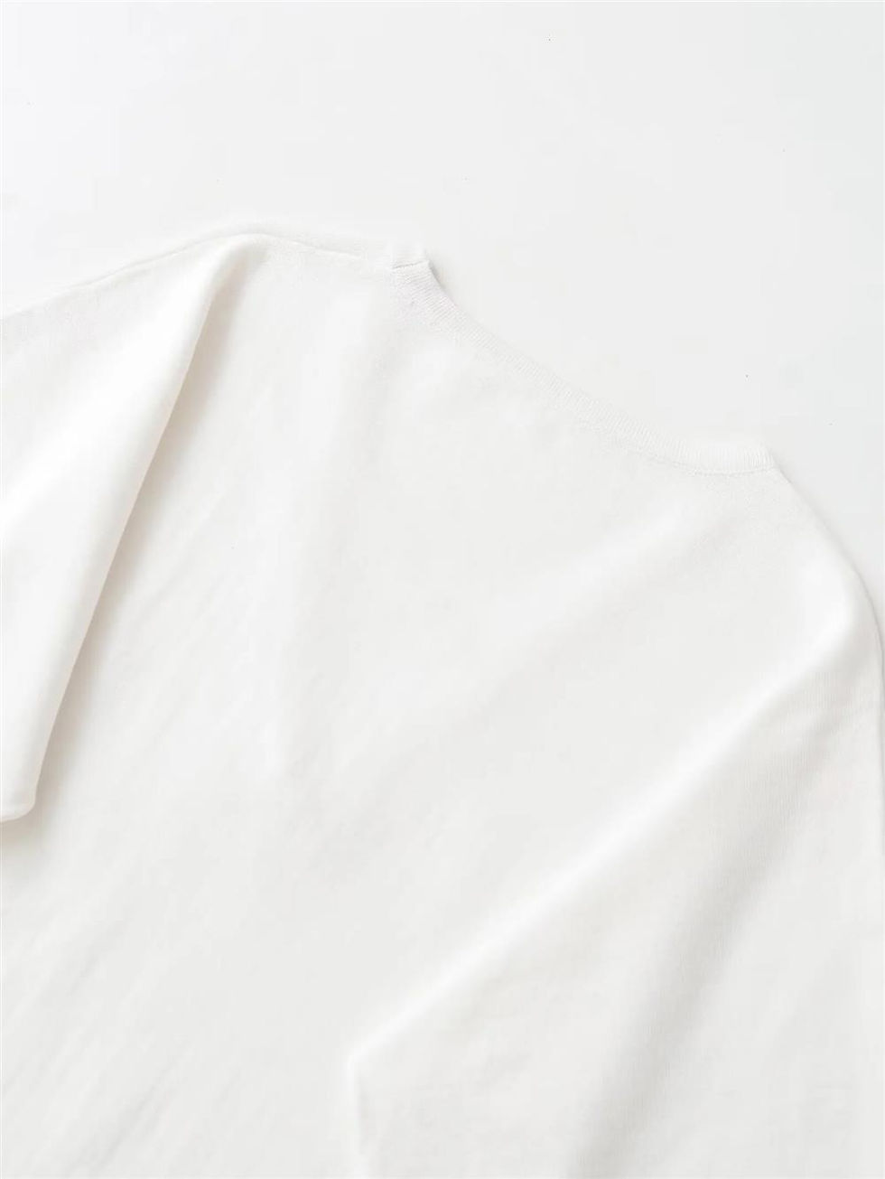 Thumbnail: LOOSE-FIT V-NECK KNIT JUMPER