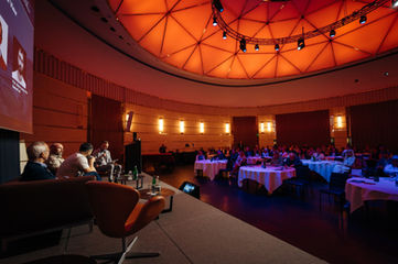 Vortrag im The Dolder Grand Zürich – Blick auf die Bühne