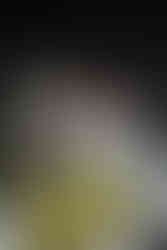 brautpaar schneidet die hochzeitstorte