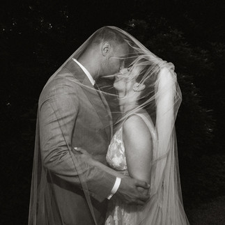 Brautpaar unter dem Schleier