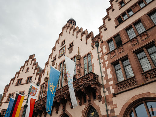 Standesamtliche Trauung im Römer Frankfurt zu zweit & Rundflug ab Egelsbach