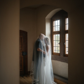 Brautpaar unter dem Schleier