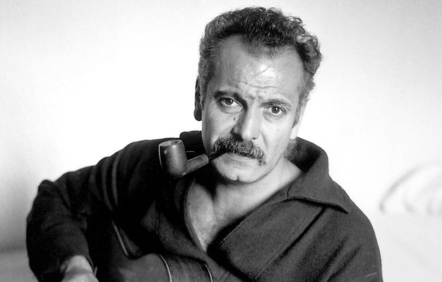 Brassens-assis-•-foto-e1622560875400.jpg