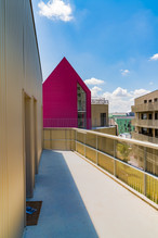 La maison rose depuis la coursive