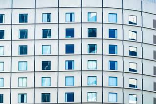 Détails d'une façade d'immeuble à Tokyo