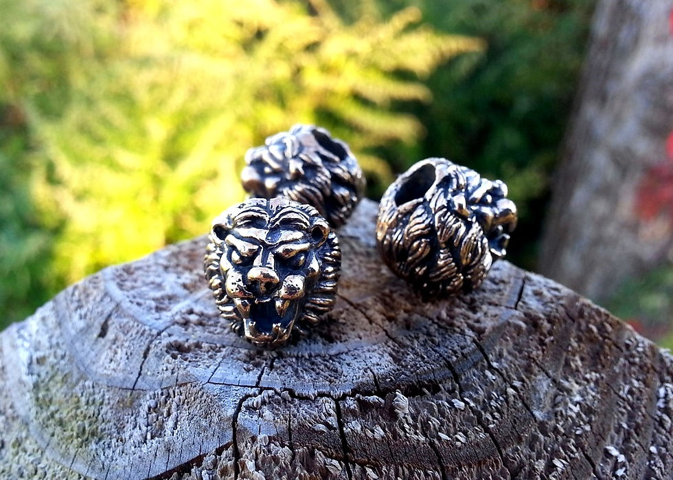 Thumbnail: Small Lion Head Paracord Bead