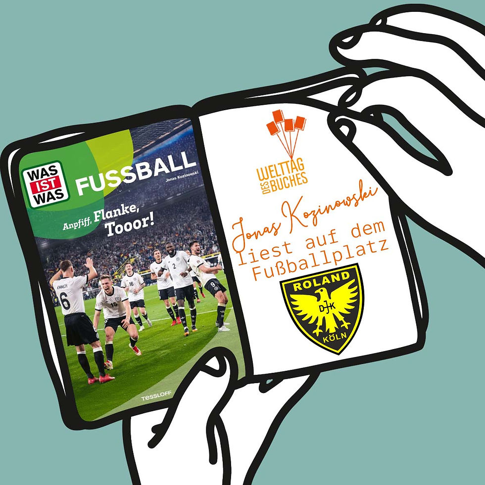 Jonas Kozinowski liest bei DJK Roland West auf dem Fußballfeld