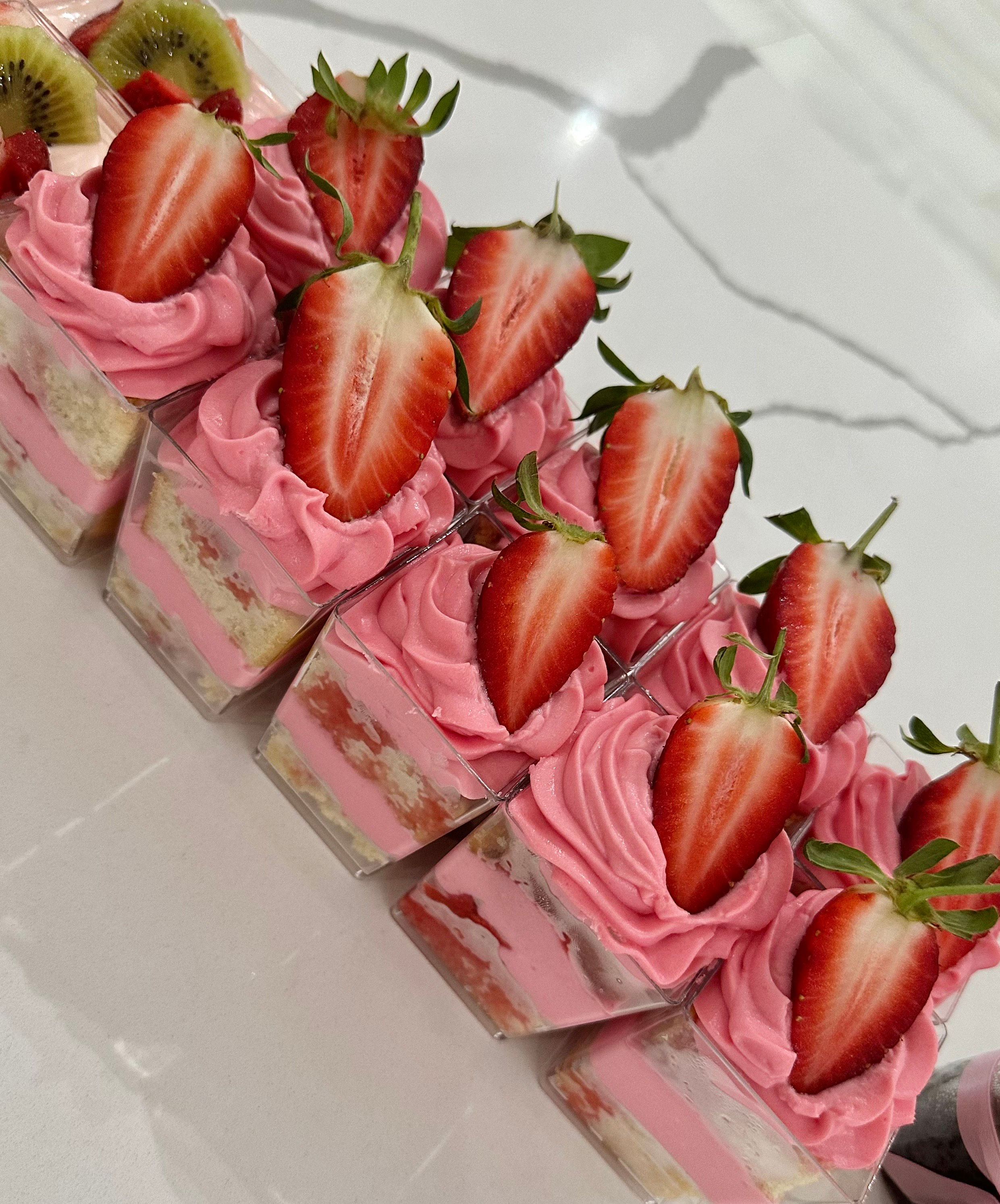 Dessert Cup: strawberry shortcake