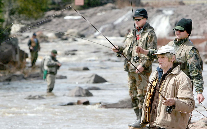 anglers on knife river