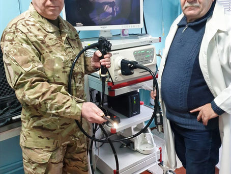 HILFE DIE SCHNELL ANKOMMT