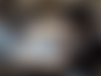 Zēni spēlē dambreti