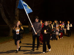 Svecīšu gājiens uz skolu par godu Latvijai