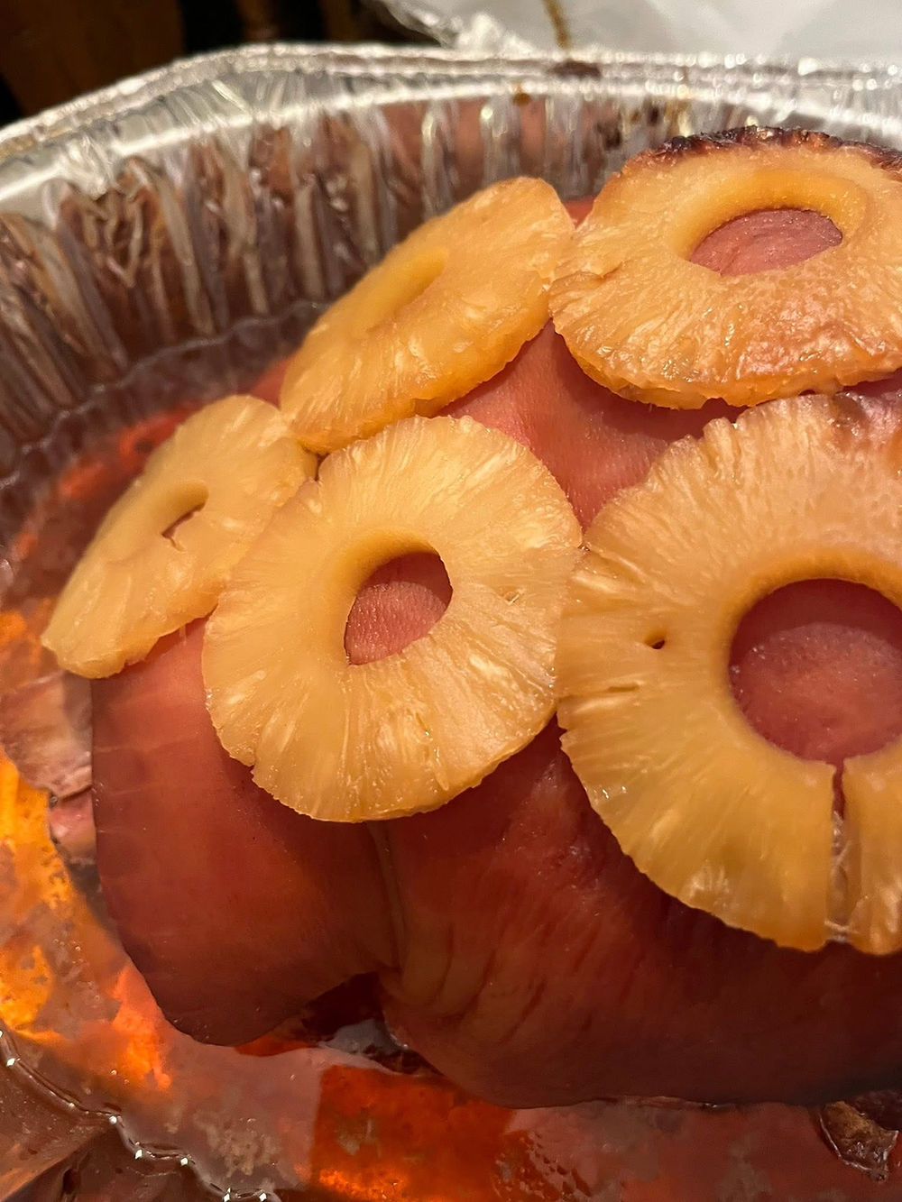 Glazed ham with pineapple rings