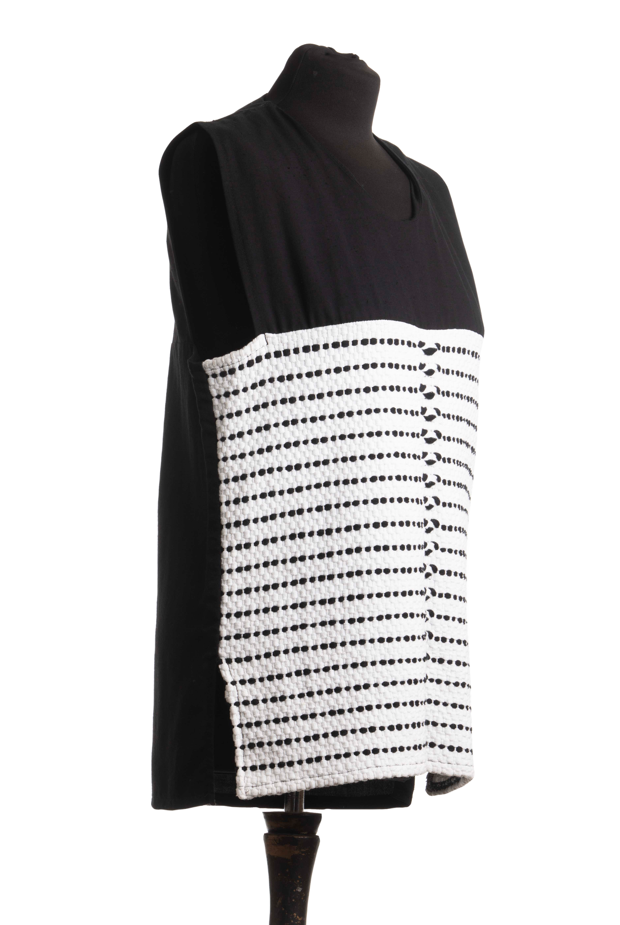Handwoven sleeveless shirt black white