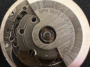 Swiss Automatic vs Quartz: Which Is Better for a Dive Watch?