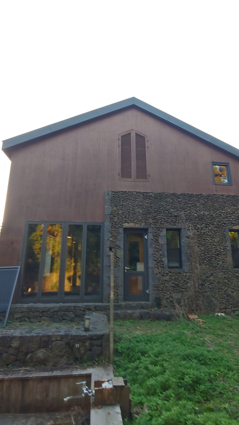 보수 중인 효리네 민박