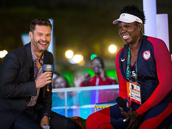 Ryan Seacrest, Leslie Jones