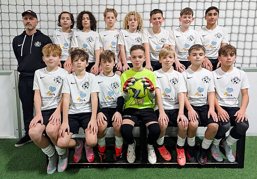 Mannschaftsfoto D3 25_26_edited.jpg