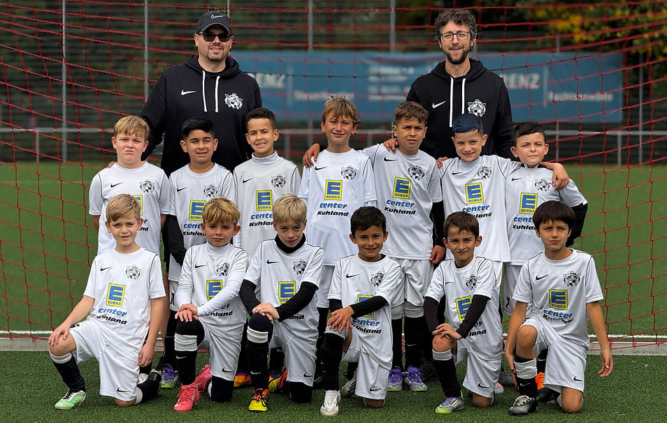 Mannschaftsfoto F2 25_26_edited.jpg