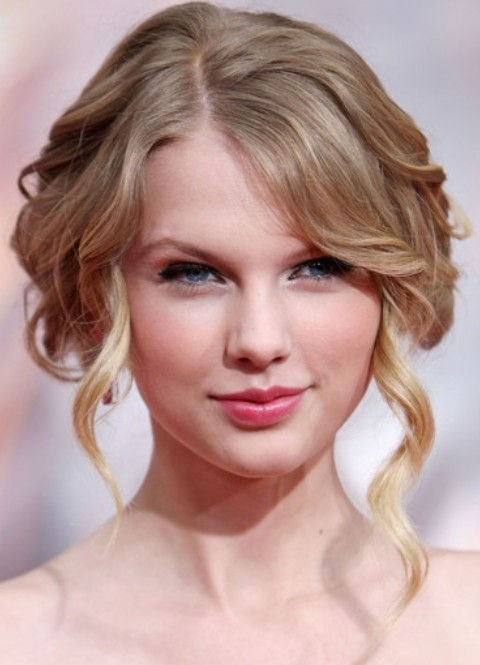 7-Increíbles-Peinados-Recogidos-de-Taylor-Swift-1