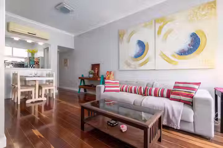 Miniatura: CurtaLeblon 29: Espaçoso, com 2 quartos e a 7min da praia