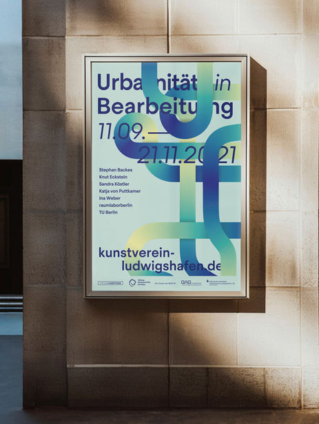 Plakat-Gestaltung mit Hochstraßengrafik als Mockup auf Wand