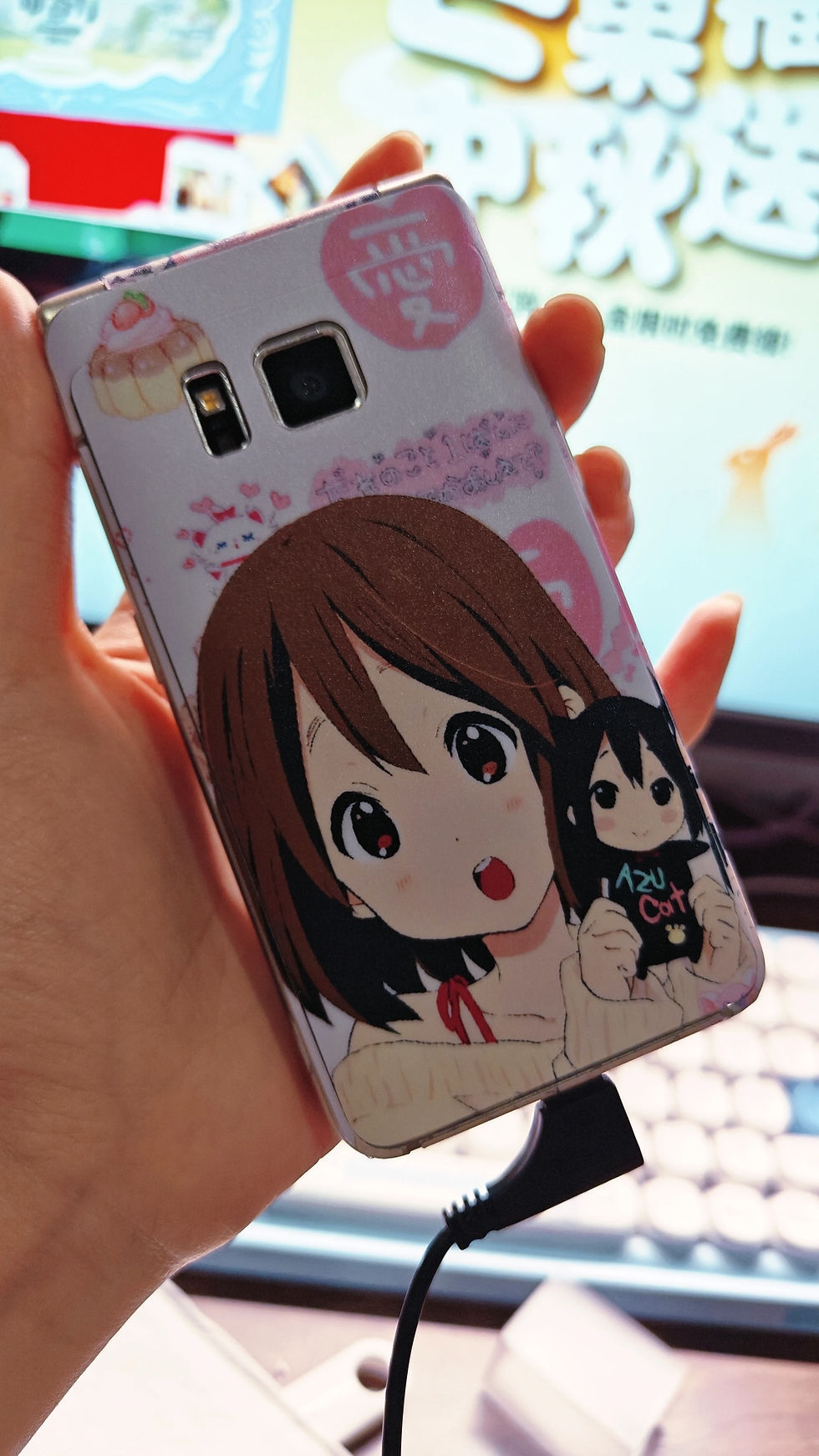 Thumbnail: Samsung w2016 + customized skins