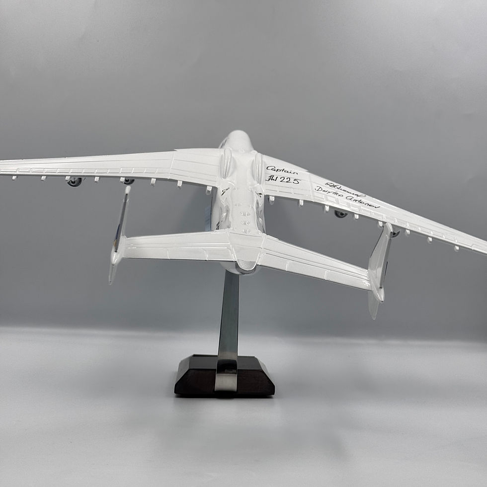 Прев'ю: Офіційна модель Antonov Ан-225 "Мрія" Масштаб 1:200 з автографом Д. Антонова