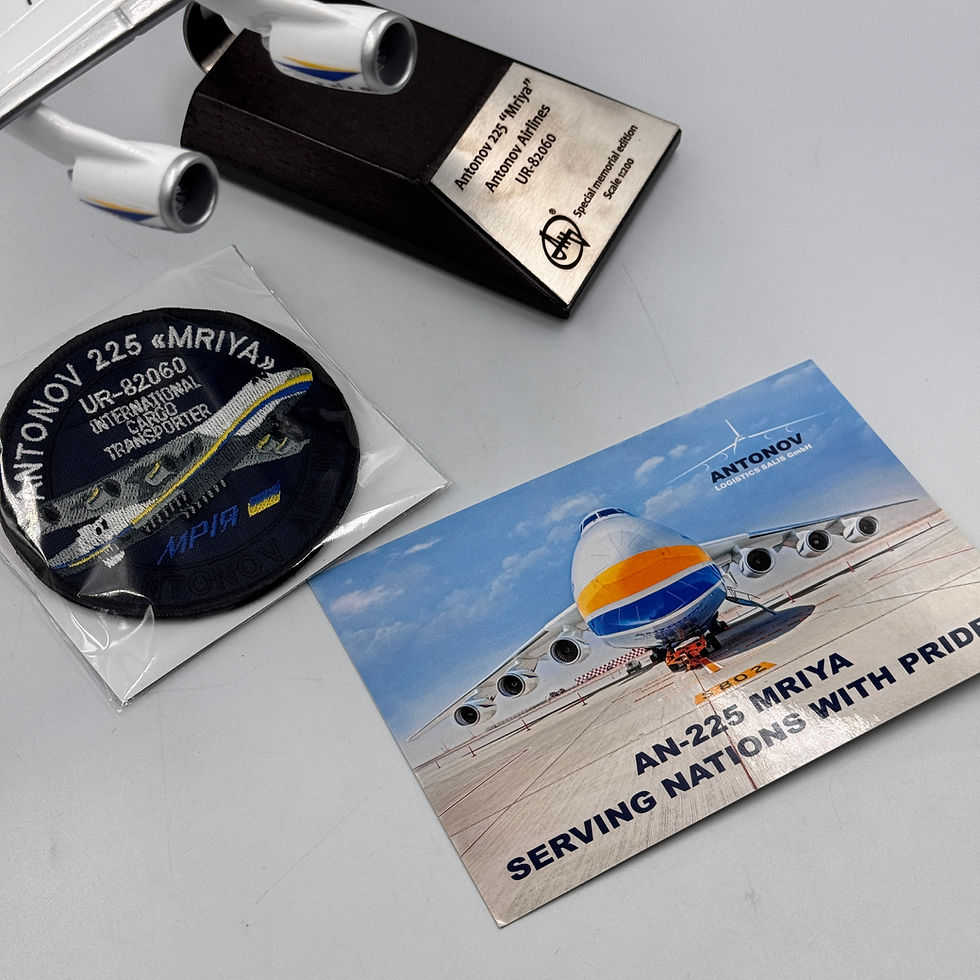 Прев'ю: Офіційна модель Antonov Ан-225 "Мрія" Масштаб 1:200 з автографом Д. Антонова