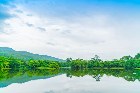 beautiful-green-park-with-lake-ang-kaew-chiang-mai-universi.jpg