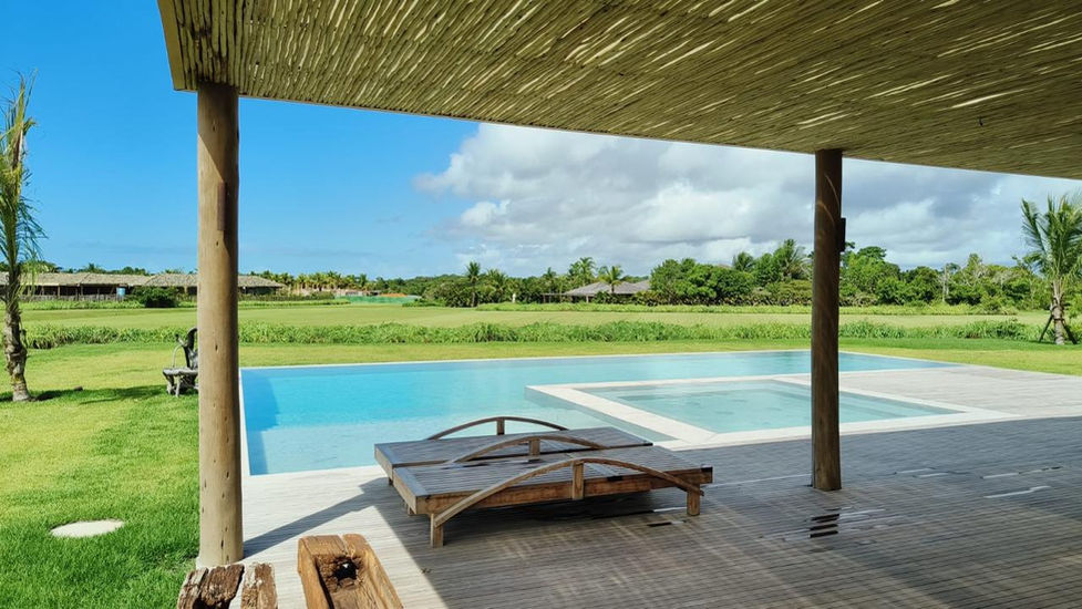 casa de alto padrão em Trancoso
residência Rio da Barra
casa de praia Bahia
arquitetura tropical contemporânea
casa sustentável em madeira