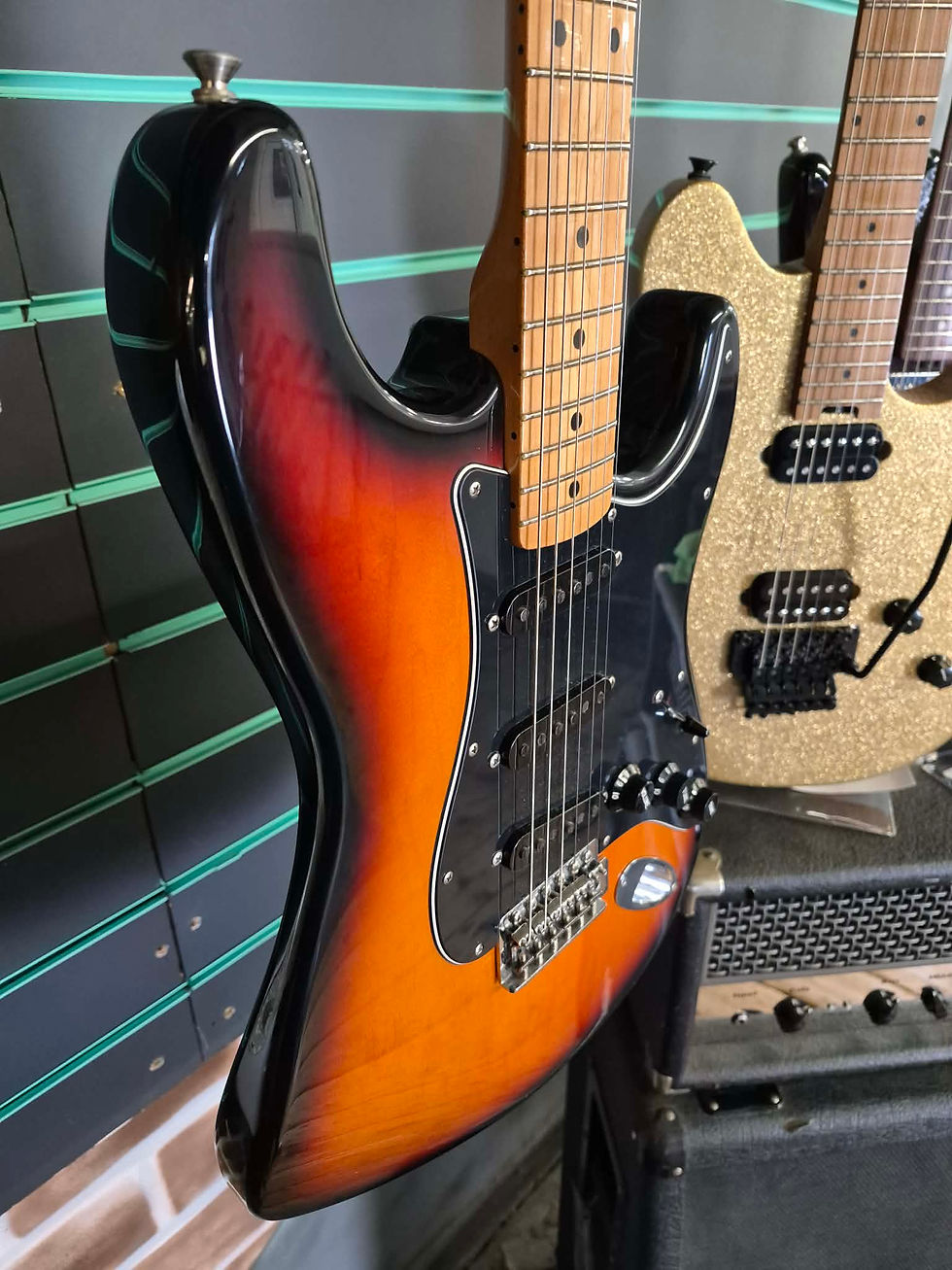 Thumbnail: Fender Classic Series Stratocaster 3-Colour Sunburst 2003 Electric Guitar