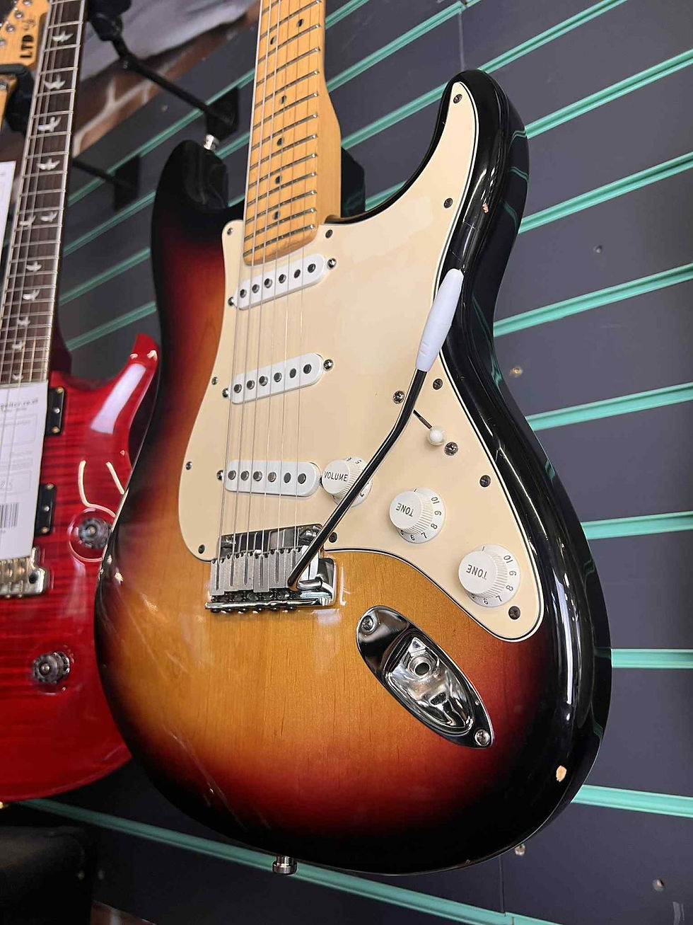 Thumbnail: Fender American Standard Stratocaster 3-Color Sunburst 2004 Electric Guitar